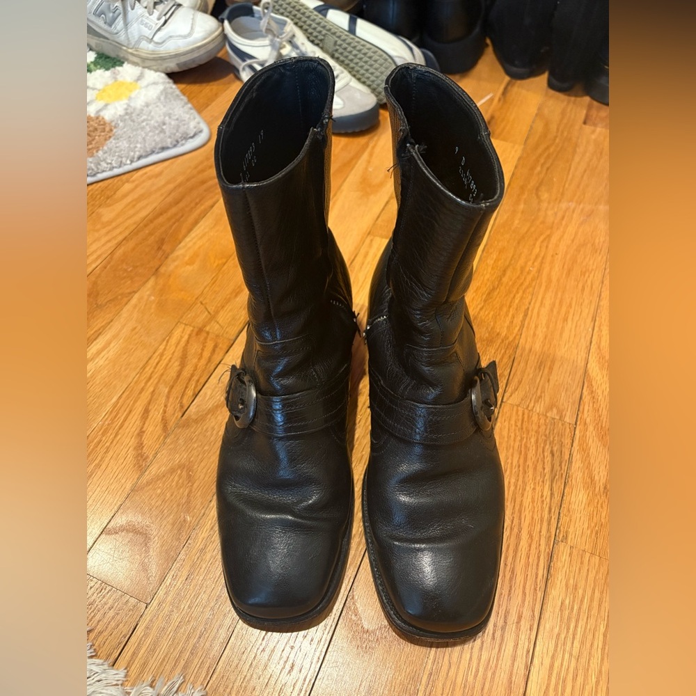 Vintage 90s Florsheim Black leather women’s boots with buckle detail